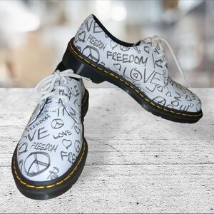 Dr Martens 1461 Script Shoes  Size 8L 7M Unisex